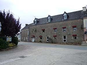 Maison du centre bourg avec son vieux puits.