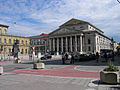 Place Max Joseph avec le théâtre national