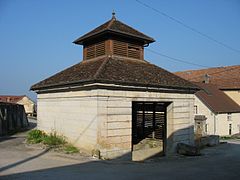 Lavoir néoclassique.