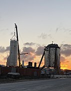 Coucher de soleil sur Starship SN8 et Starhopper.