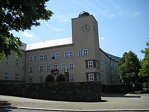 Johann-Heinrich-Pestalozzi-Gymnasium mit Schulturm und Schulsternwarte