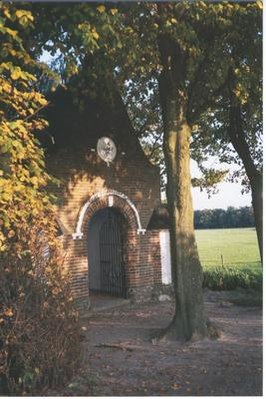 De St. Valentinuskapel aan de oever van de Keersop in het Westerhovense gehucht Loveren