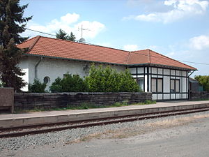 Haltepunkt Bad Münstereifel-Arloff mit dem ehemaligen Empfangsgebäude