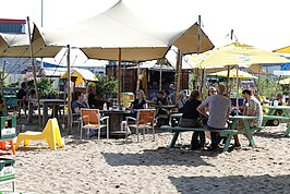 Stadsstrand gelegen aan de Mark in het Havenkwartier van Breda.