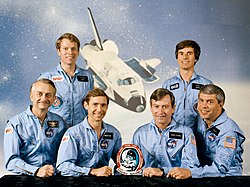 Byron K. Lichtenberg, Ulf Merbold, Owen Garriott, Brewster H. Shaw, John Watts Young et Robert A. Parker