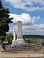 Le monument aux morts sur l'esplanade du Château (juillet 2014).