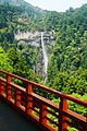 青岸渡寺の三重塔から那智滝を望む