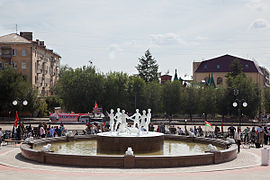 La nouvelle fontaine sur la place de la gare de Volgograd.