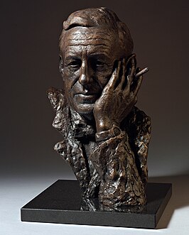 Bronzen buste van Ian Fleming door beeldhouwer Anthony Smith, 2008