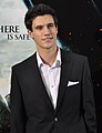 Drew Roy interpreta Hal Mason