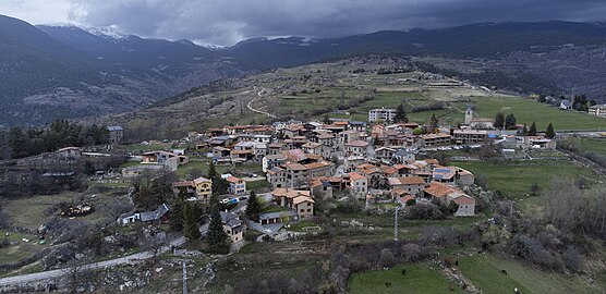 Vista aèria del nucli urbà de Lles de Cerdanya