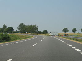 De tweestrooks expresweg nabij Koszalin