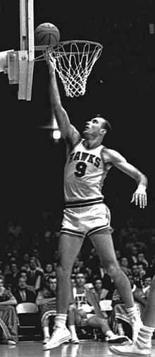 Bob Pettit taking a shot