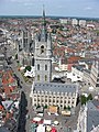 Sicht auf den Belfried und die Genter Tuchhalle von der St. Bavokrathedrale; dahinter die St. Niklaskirche