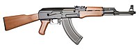 Un AK-47, a zo e-touez ar fuzuilhoù-arsailh implijetañ er bed ablamour d'he soluter ha d'he friz izel.[2]