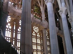 Colonnes de la nef centrale.