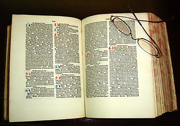 Latina kopio de la Kanono pri Medicino, la medicina verko de Aviceno komentita de Averoeso. Inkunabloj el la jaro 1486, Historia Medicina Biblioteko ĉe la Universitato de Teksaso.