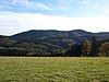 Blick von der Bracht südwärts zum Himberg (links) mit seiner Westsüdwestschulter Hoher Lehnberg (rechts)