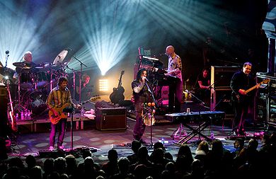 Marillion performing in Montreal, April 4, 2009. From left to right: Ian Mosley (drums), Pete Trewavas (bass guitar), Steve Hogarth (vocals), Mark Kelly (keyboards), Steve Rothery (guitar).