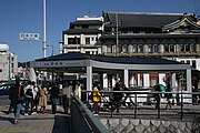 改称前の駅出入口。後ろは南座（2008年3月）