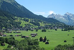 Údolí s obcí Klosters