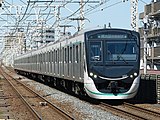 東武スカイツリーラインに乗り入れる2020系 東武線五反野駅にて