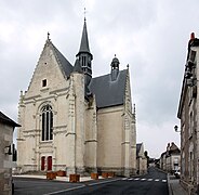 Photographie en couleurs d'une église en forme de croix grecque. Clocher au centre.