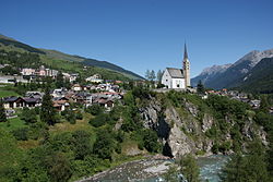 Kostel ve Scuolu, jenž dal celé obci název