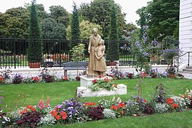 Statue de Louise Michel.