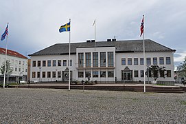 Stadshuset från 1942, ritat av Gösta Gerdsiö