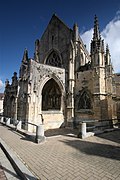 L'église de la Trinité, côté place Guillaume-le-Conquérant.