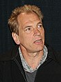 Julian Sands interpreta Yulish.