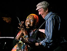 Liam Clancy (right) with singer Odetta in 2006