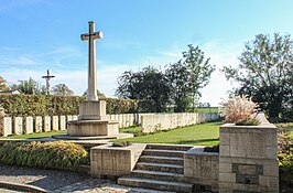 Overzicht met Cross of Sacrifice