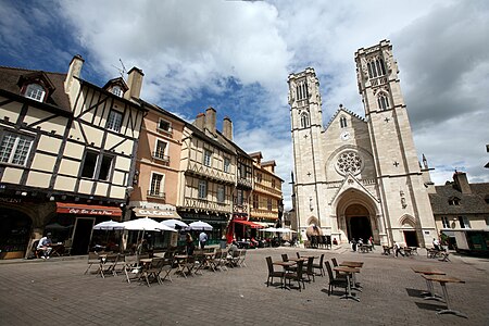 Place Saint-Vincent et cathédrale Saint-Vincent.