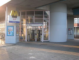 Ingang van metrostation De Terp.