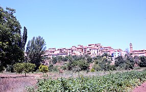 Vista parcial (meridional) de Riodeva (Teruel), desde la rambla o río de Riodeva (2017).