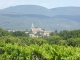 le village devant la montagne du Lubéron