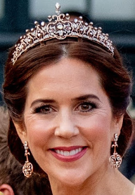 ruby spinel diamond necklace tiara crown princess mary denmark