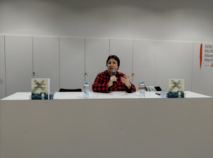 Presentando el libro de Monica Arcos