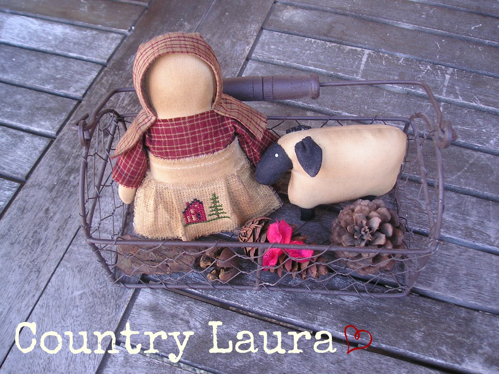 STUMP DOLL & SHEEP  (stump-doll pattern La Soffitta)