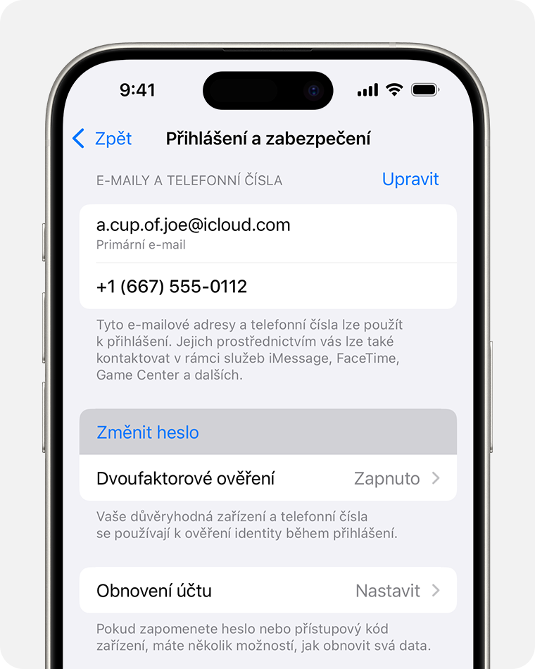 iPhone zobrazující nastavení Přihlášení a zabezpečení a možnost Změnit heslo