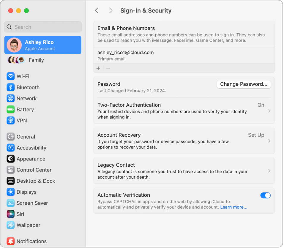 Section « Mot de passe et sécurité » de l’identifiant Apple dans « Réglages Système ». Dans celle-ci, vous pouvez configurer « Récupération de compte » ou « Contact légataire ».