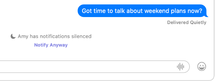 Percakapan Pesan. Pesan menandakan bahwa pesan dikirim dengan hening karena penerima telah mengheningkan pemberitahuan. Di bawahnya terdapat tautan “Tetap Beri Tahu” yang dapat diklik pengirim untuk mengirim pesan.