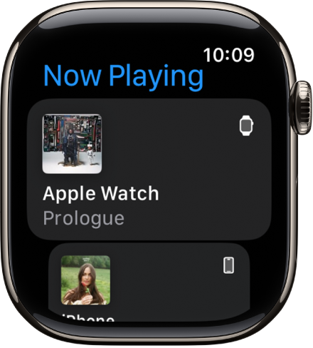 De Huidige-app met een lijst met apparaten. Bovenaan de lijst staat muziek die op de Apple Watch wordt afgespeeld. Daaronder staat een iPhone-vermelding.