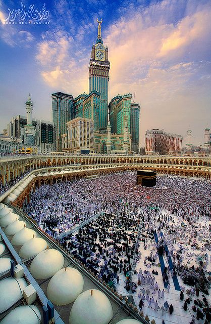 Not only is the Mecca one of the most cosmopolitan and diverse cities in the Muslim world, but its also the holiest cities in the religion of Islam. Beautiful Places In The World, Places Around The World, The Places Youll Go, Places To See, Around The Worlds, Dubai, Les Religions, Beautiful Mosques, Famous Landmarks