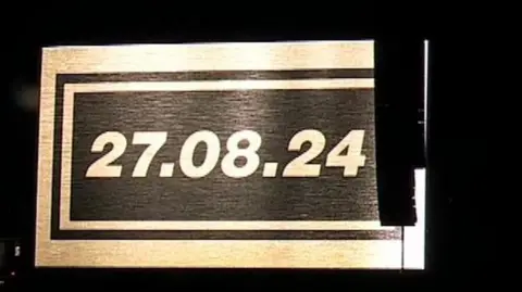 Graphic on screen reading: "27.08.24"