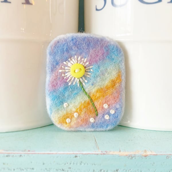 Sunrise Brooch. Daisy Brooch. Flower Brooch. Needle Felt Brooch. Embroidery.