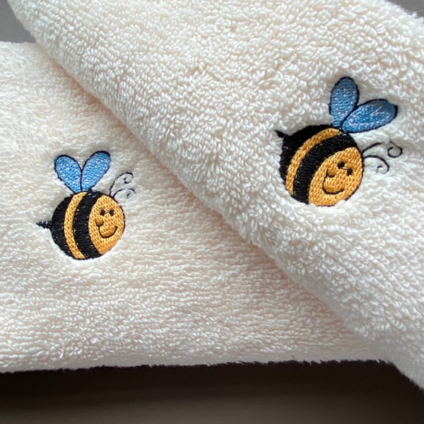 Bee Embroidered hand towel and facecloth set