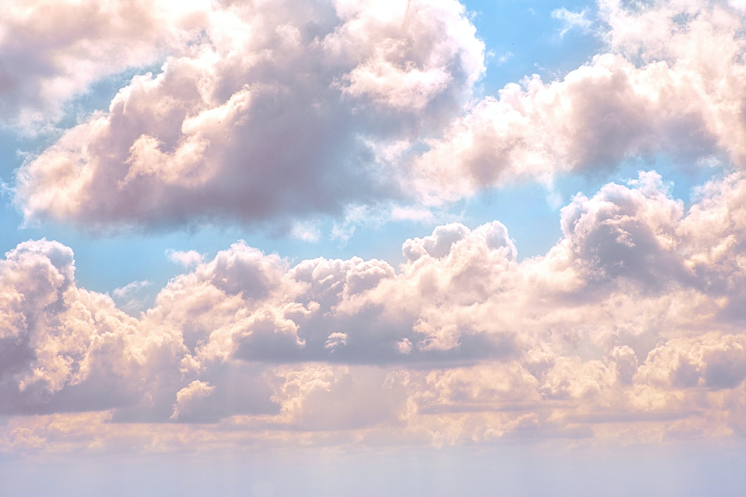 A picture of a beautiful, calming sky with bright fluffy clouds.